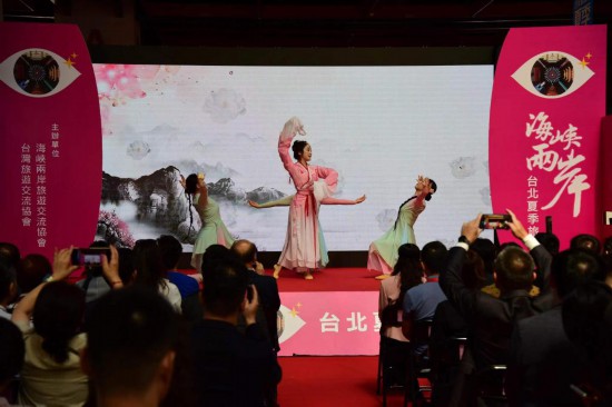 7月12日拍摄的2024海峡两岸台北夏季旅展现场。新华社记者 章利新 摄